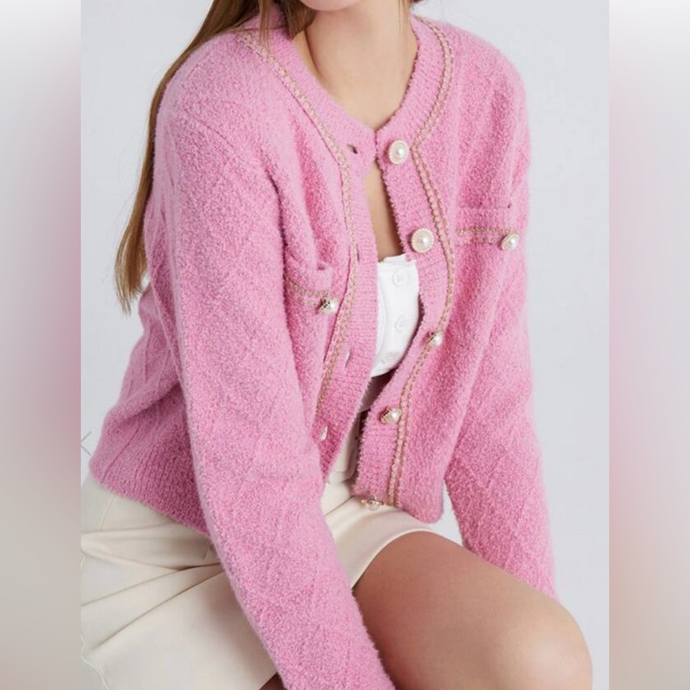 NWOT Classy moving sale Barbie vibes textured warm sweater Never been worn